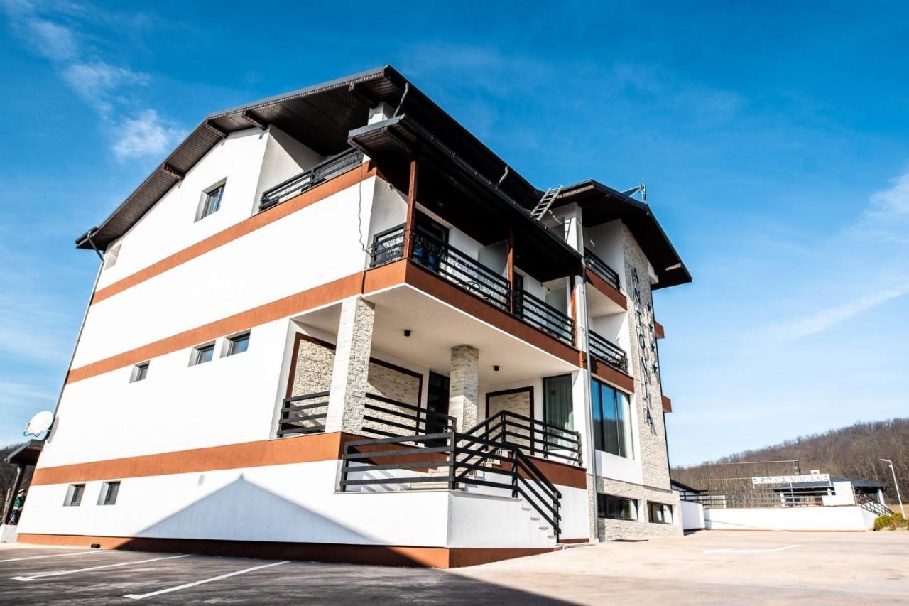 Hotel Complex Noblesse à Vaslui Extérieur photo