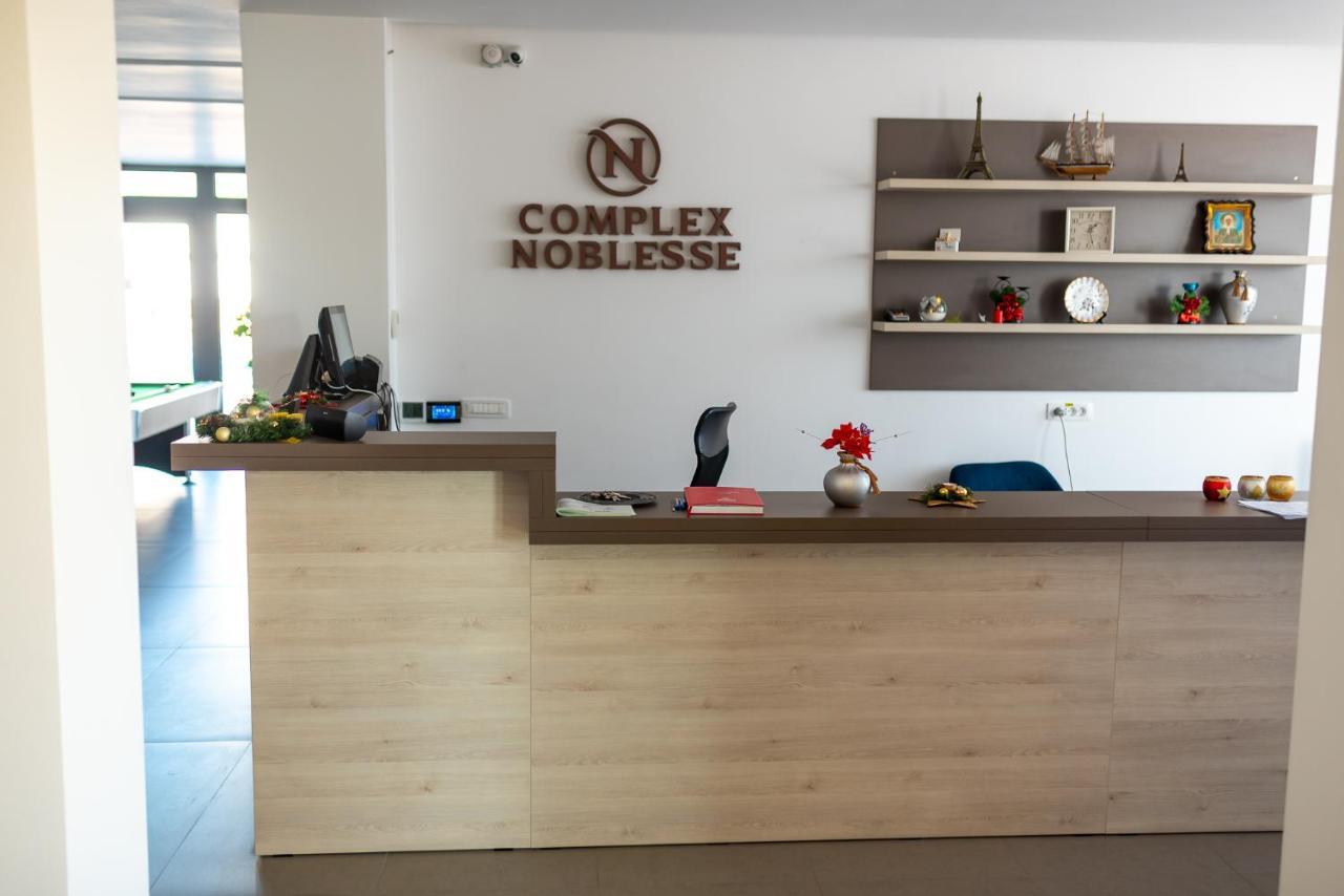 Hotel Complex Noblesse à Vaslui Extérieur photo
